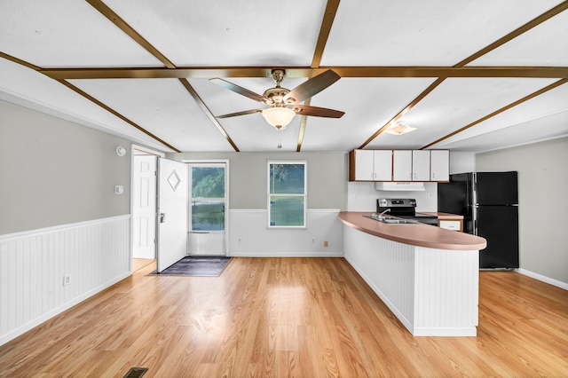 kitchen with white cabinetry, kitchen peninsula, light wood-type flooring, black appliances, and ceiling fan