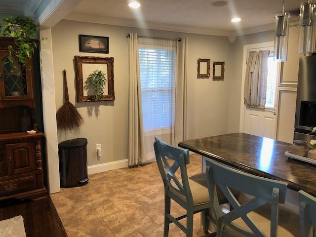 dining area with baseboards, crown molding, and recessed lighting