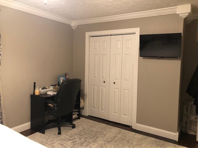 office area with baseboards, ornamental molding, and wood finished floors