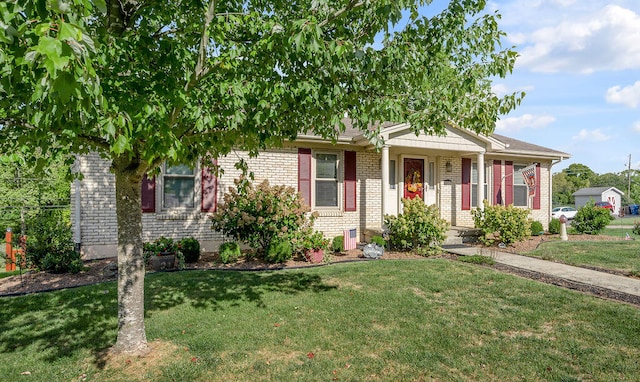 view of front of property featuring covered porch and a front yard