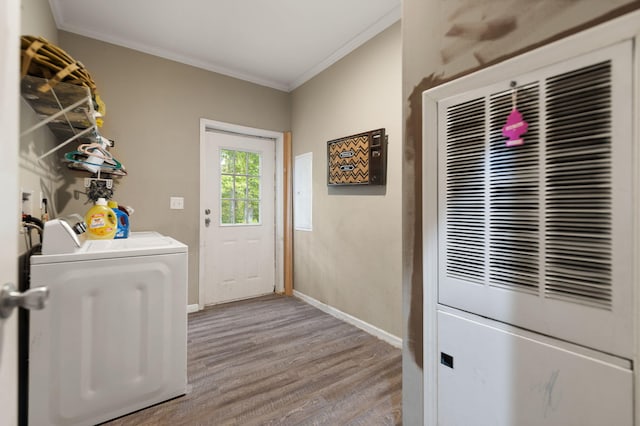 90 Damy Ln, Campton, KY 41301 - laundry area featuring a heating unit, washer and clothes dryer, crown molding, light wood finished floors, and baseboards