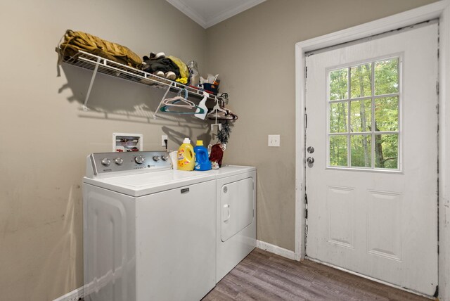 90 Damy Ln, Campton, KY 41301 - laundry area featuring washing machine and clothes dryer, wood finished floors, plenty of natural light, crown molding, and baseboards
