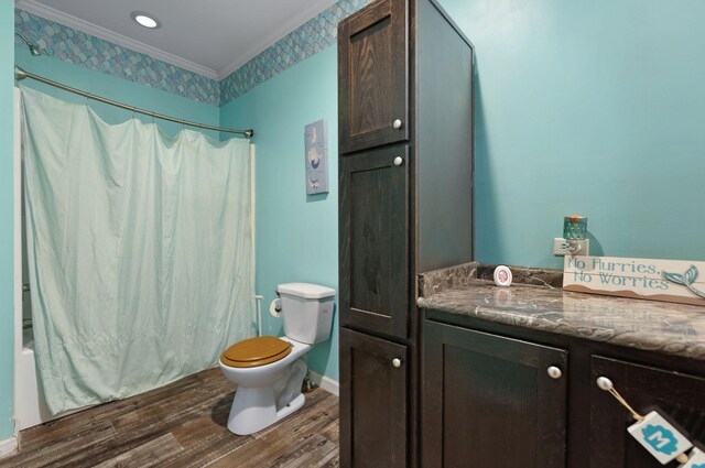 90 Damy Ln, Campton, KY 41301 - full bath featuring shower / bath combo with shower curtain, toilet, crown molding, wood finished floors, and vanity