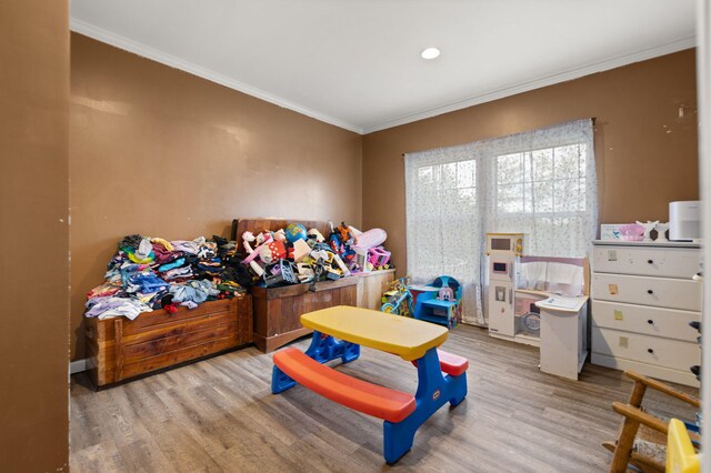 90 Damy Ln, Campton, KY 41301 - rec room featuring wood finished floors and crown molding
