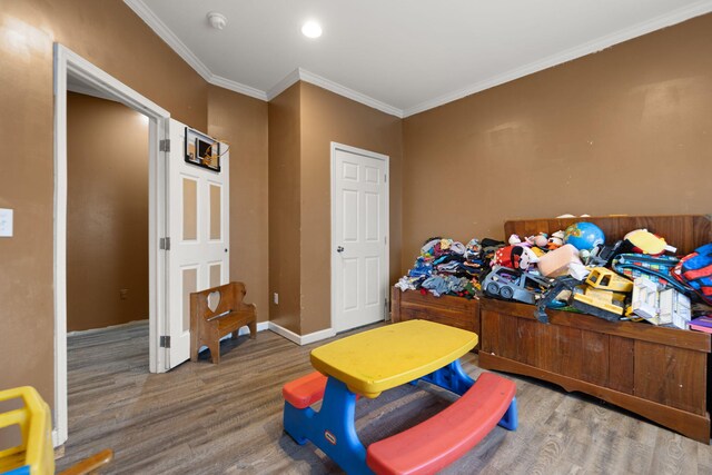 90 Damy Ln, Campton, KY 41301 - bedroom featuring wood finished floors, crown molding, and baseboards