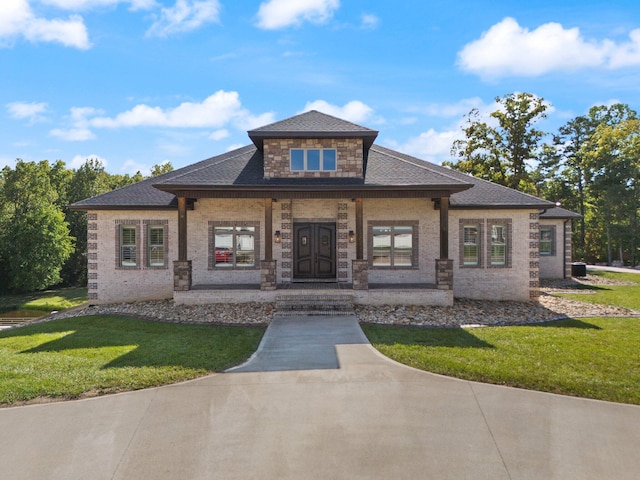 view of front of home featuring a front lawn and covered porch