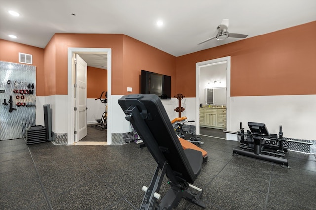 exercise room featuring ceiling fan