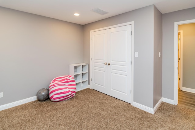 game room with carpet flooring