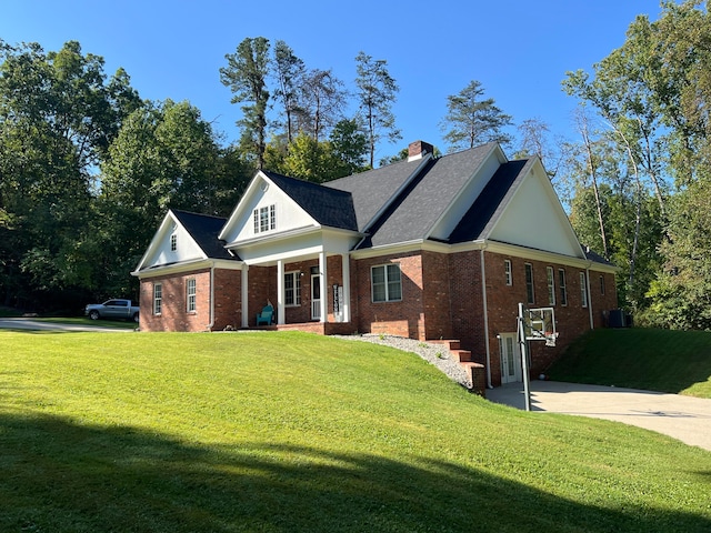 view of front of house with a front lawn