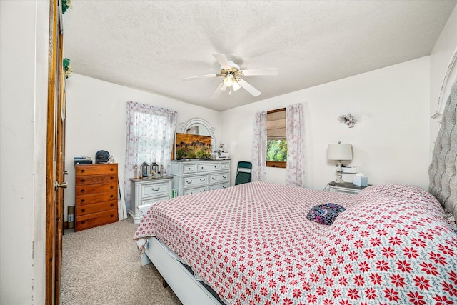 15 Oak Leaf Ln, Albany, KY 42602 - bedroom featuring light colored carpet, a textured ceiling, and ceiling fan