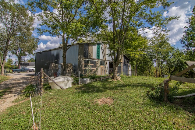 exterior space featuring an outbuilding and a yard