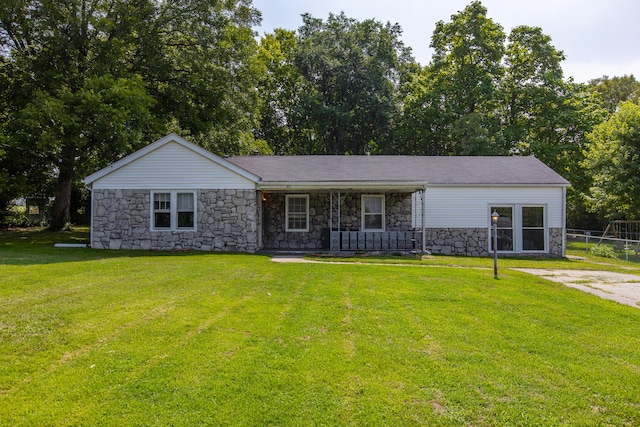 single story home with a front yard