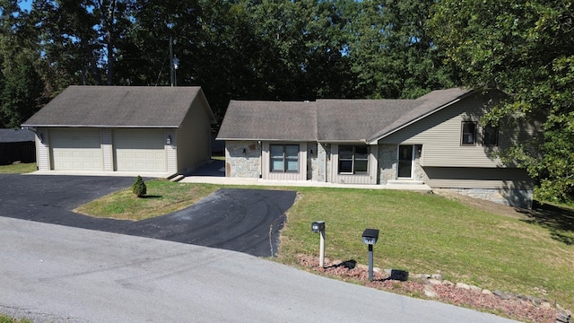 view of front of property with a front lawn