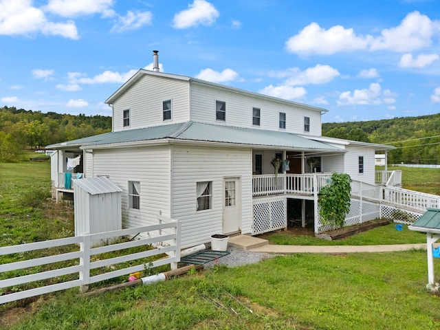 back of house featuring a lawn