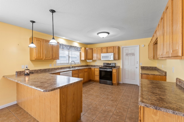 kitchen with white appliances, sink, a textured ceiling, kitchen peninsula, and decorative light fixtures