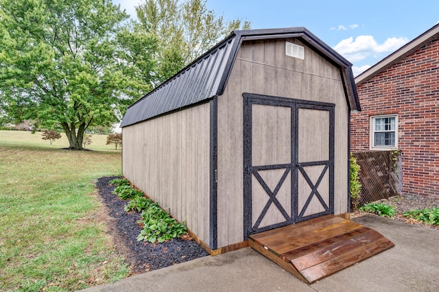 view of outbuilding featuring a yard