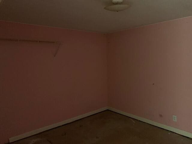 empty room featuring concrete flooring