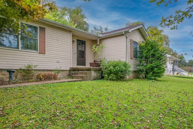 view of front facade featuring a front yard