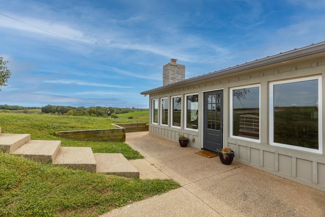 view of yard featuring a patio