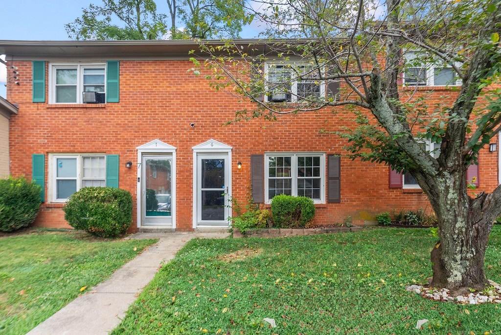 view of front of home with a front yard