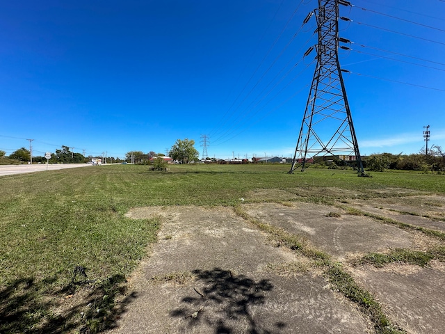 view of yard with a rural view