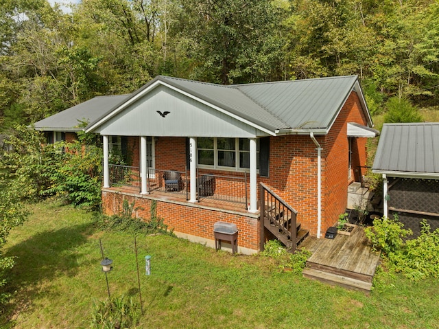 exterior space featuring a front yard