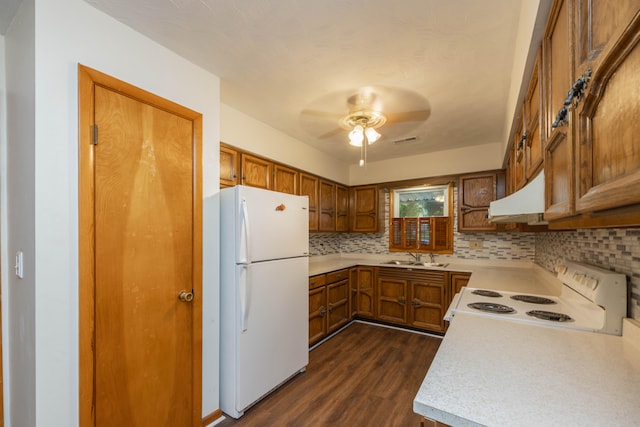 kitchen with ceiling fan, sink, tasteful backsplash, dark hardwood / wood-style floors, and white appliances