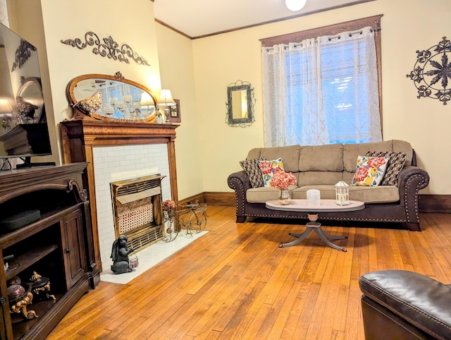 living room featuring hardwood / wood-style flooring and crown molding