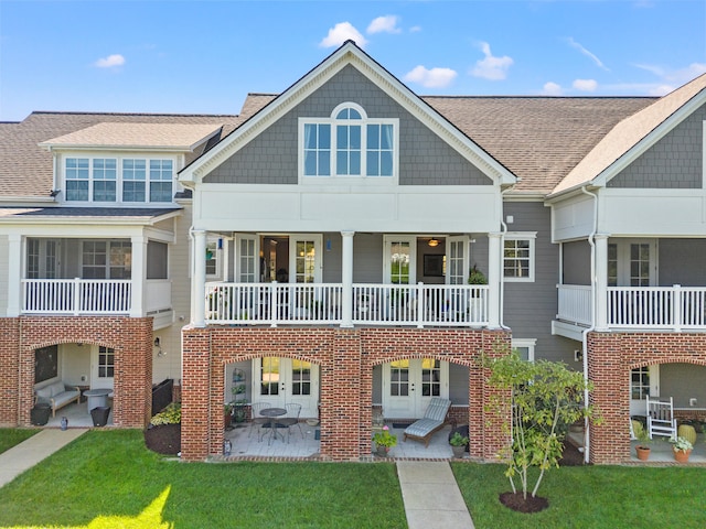 view of front of house featuring a patio area and a front lawn