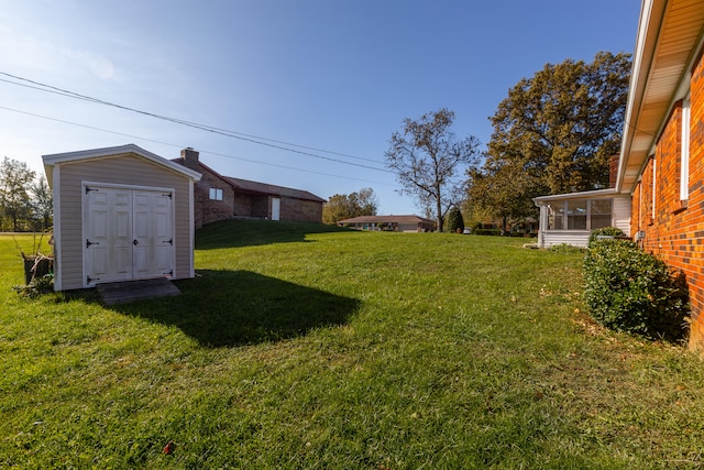 view of yard featuring a storage unit