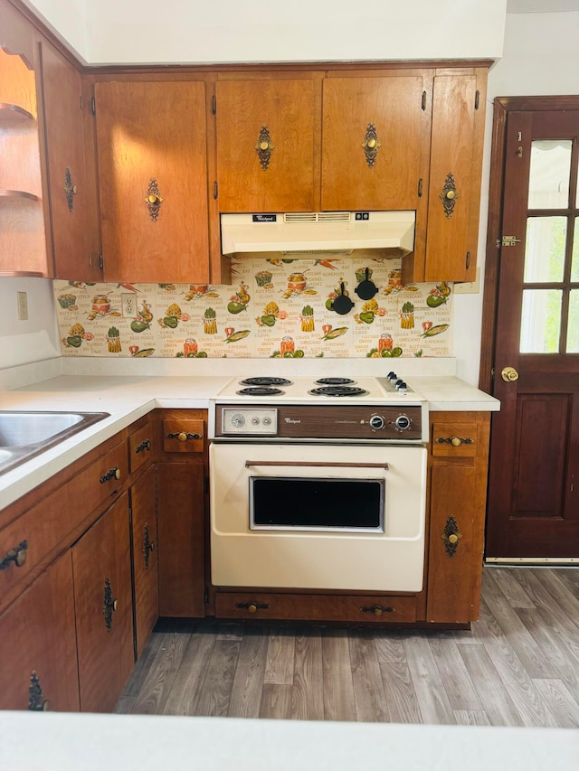 kitchen with sink, dark hardwood / wood-style floors, tasteful backsplash, and white electric range