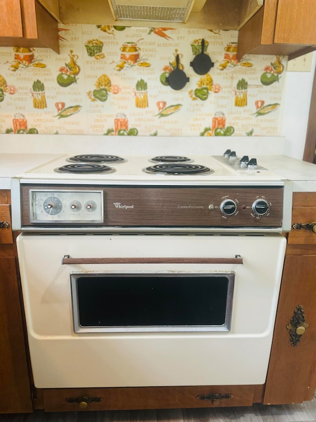 room details featuring electric range