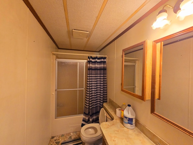 full bathroom featuring vanity, shower / bath combo with shower curtain, toilet, and a textured ceiling