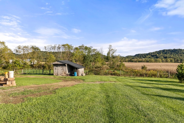 view of yard featuring an outdoor structure and a rural view