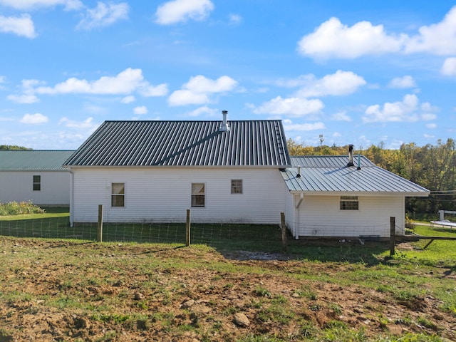 view of side of property featuring a yard