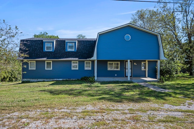 view of front of house featuring a front lawn