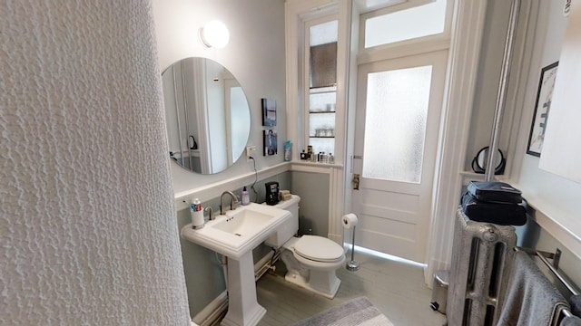 bathroom featuring sink and toilet