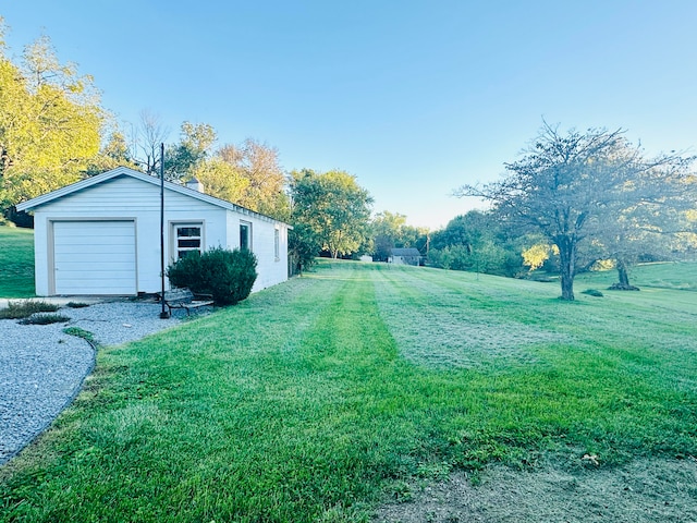 view of yard featuring a garage and an outdoor structure