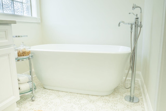 bathroom featuring a bathtub