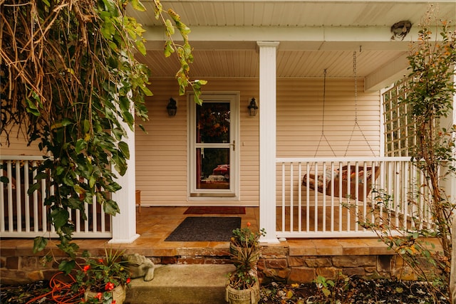 entrance to property featuring covered porch