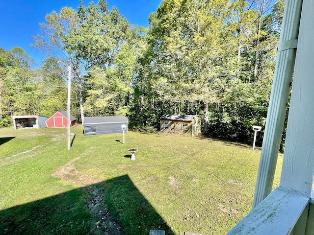 view of yard with a shed