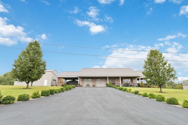 single story home featuring a front yard