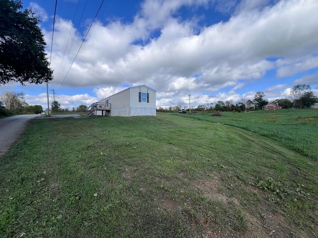 view of yard featuring a rural view