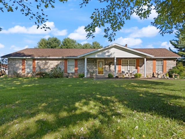 ranch-style house featuring a front yard