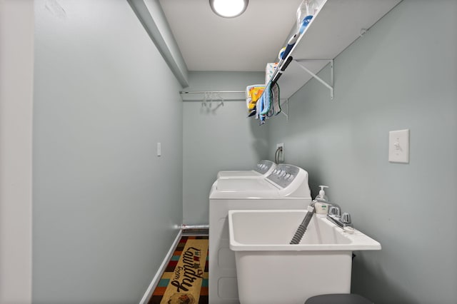 laundry area featuring sink and washing machine and dryer