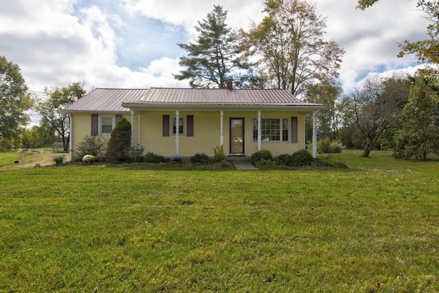 single story home featuring a porch and a front yard