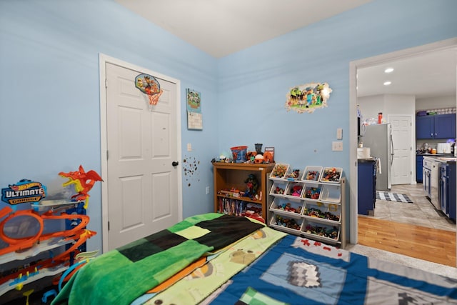 recreation room with light hardwood / wood-style floors