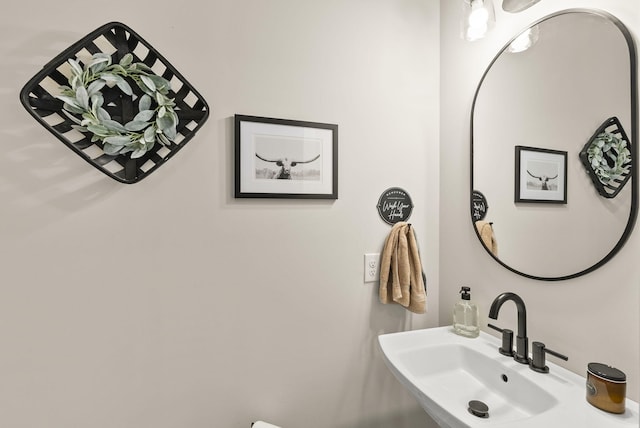 bathroom featuring sink