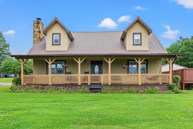 farmhouse featuring a porch and a front lawn