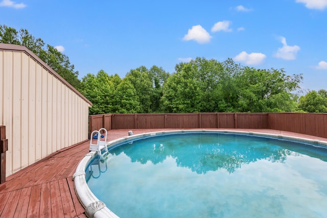 view of swimming pool